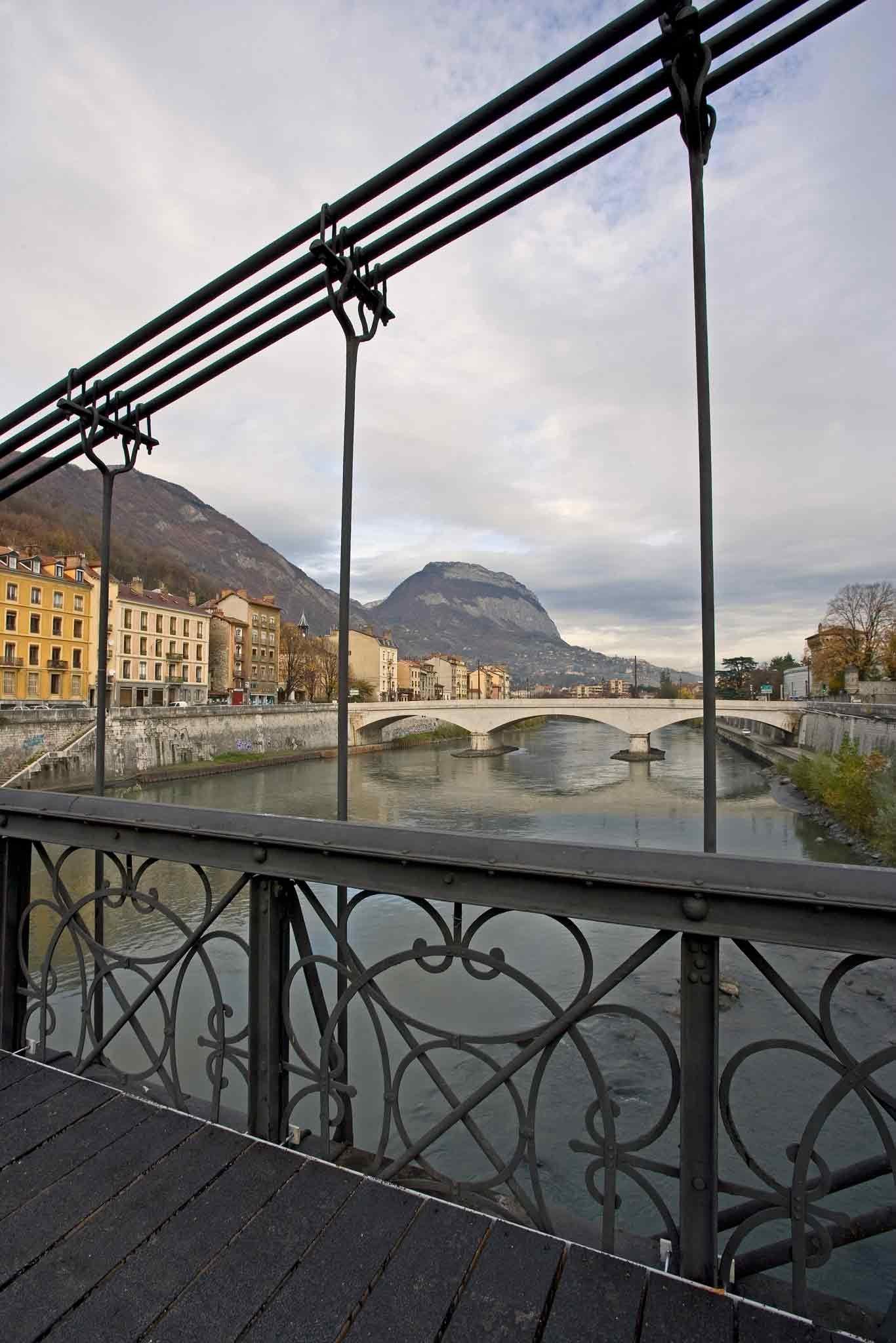 B&B Hotel Grenoble Universite 2 Gières エクステリア 写真