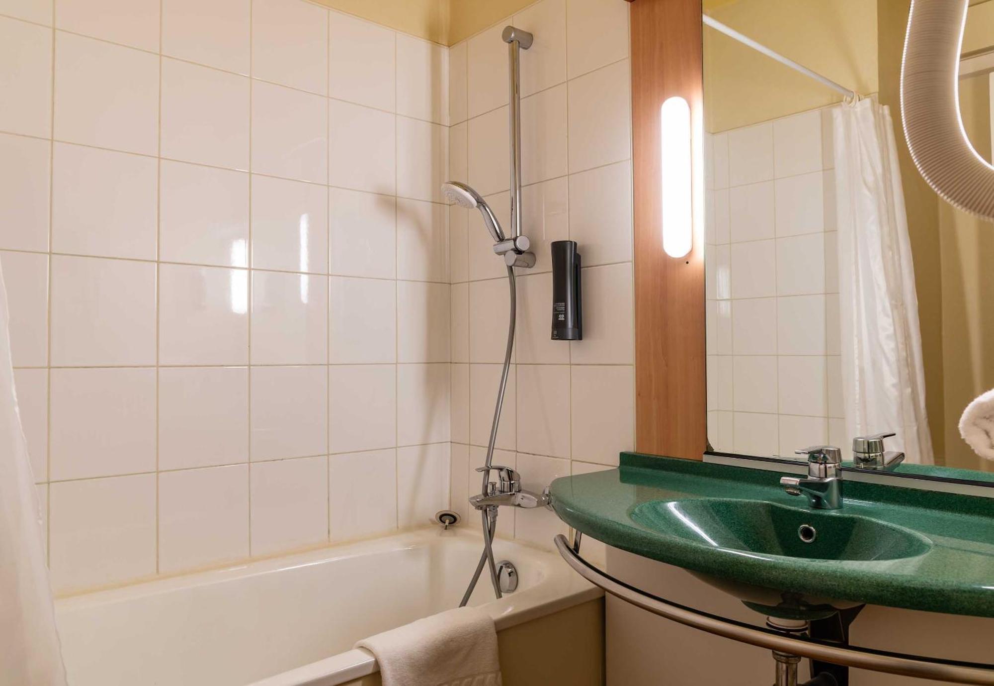 B&B Hotel Grenoble Universite 2 Gières エクステリア 写真