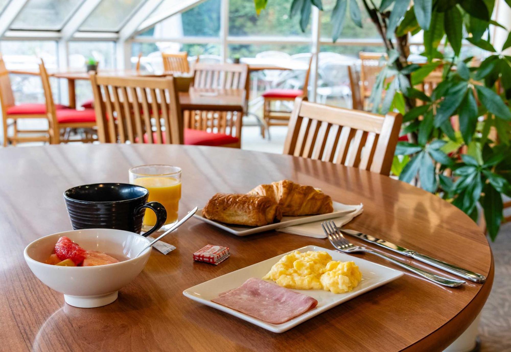 B&B Hotel Grenoble Universite 2 Gières エクステリア 写真